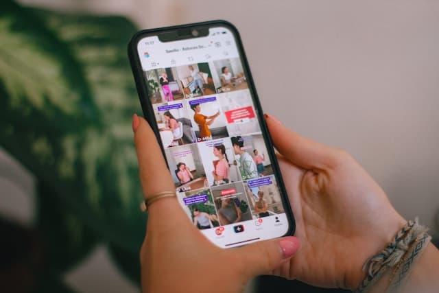 How to Post Video Carousels on Instagram (Simple Guide)